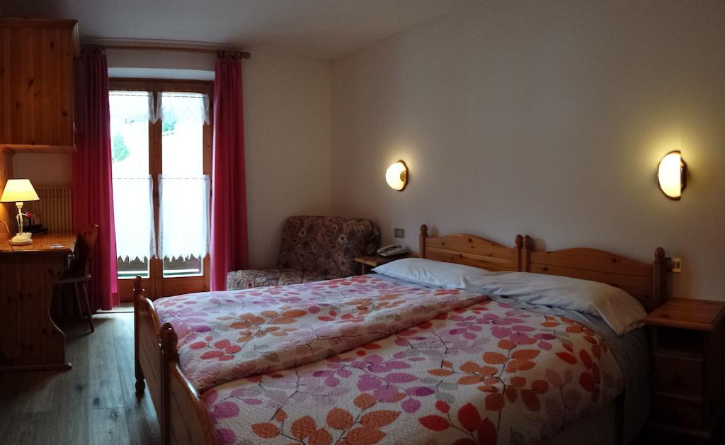Hotel Sole Passo del Tonale Szoba fotó